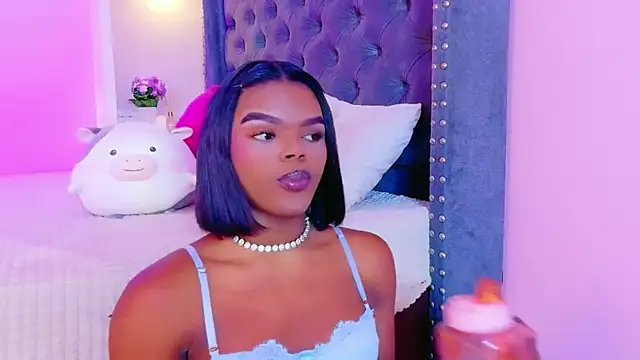 CamiEstrada online show from November 27, 2025, 10:43 pm