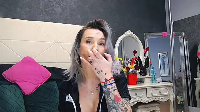 Snapshot of IssaSmith chatting on March 11, 2025, 2:18 pm IssaSmith online show from March 11, 2025, 2:18 pm