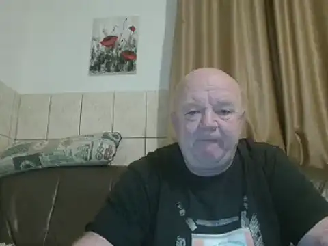 Snapshot of fullballs6 chatting on February 18, 2025, 3:31 am fullballs6 online show from February 18, 2025, 3:31 am