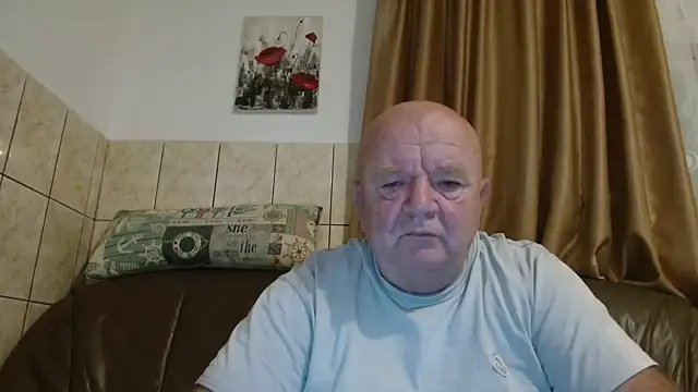 Snapshot of fullballs6 chatting on October 15, 2025, 2:43 am fullballs6 online show from October 15, 2025, 2:43 am