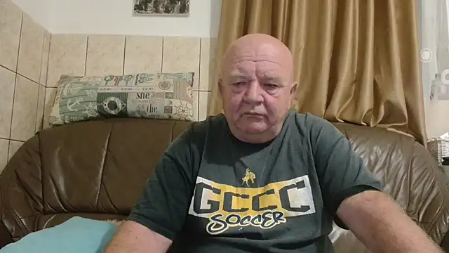 Snapshot of fullballs6 chatting on October 11, 2025, 2:56 am fullballs6 online show from October 11, 2025, 2:56 am