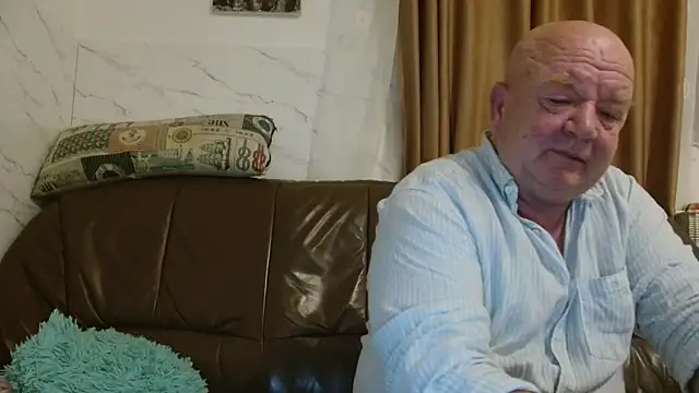 Snapshot of fullballs6 chatting on December 3, 2025, 3:07 am fullballs6 online show from December 3, 2025, 3:07 am