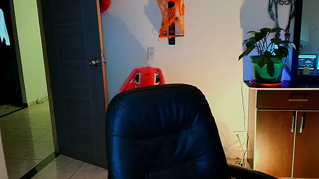 TinnaDawsom online show from October 27, 2025, 12:55 am