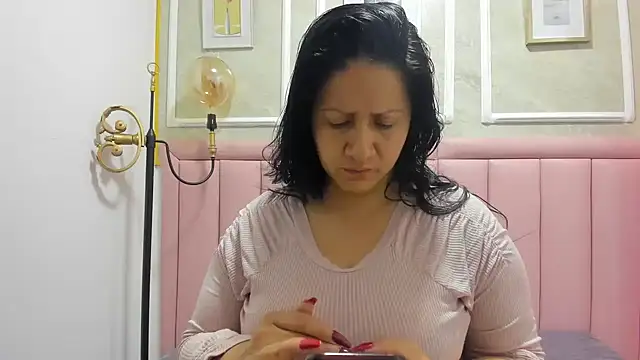 Snapshot of Ambber_moon chatting on December 3, 2025, 2:56 am Ambber moon online show from December 3, 2025, 2:56 am