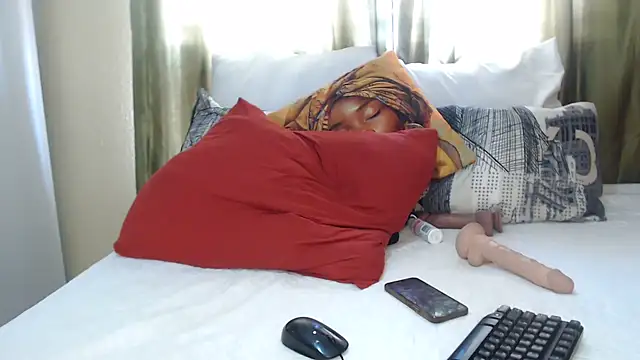 Snapshot of Foxybrownxx1 chatting on October 23, 2025, 6:56 am Foxybrownxx1 online show from October 23, 2025, 6:56 am