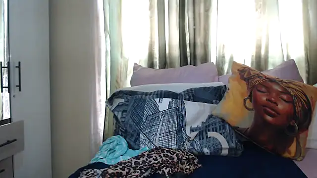 Snapshot of Foxybrownxx1 chatting on November 26, 2025, 7:08 am Foxybrownxx1 online show from November 26, 2025, 7:08 am