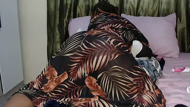 Snapshot of Foxybrownxx1 chatting on November 25, 2025, 6:19 pm Foxybrownxx1 online show from November 25, 2025, 6:19 pm