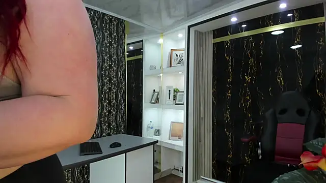 MirandaRossi online show from September 10, 2025, 2:43 am