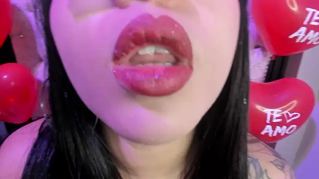 Sexy cristall  online show from February 19, 2026, 7:33 pm