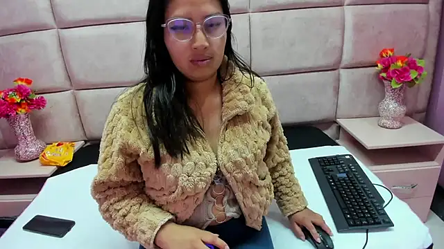 Snapshot of Miaa_Smiith_ chatting on September 16, 2025, 2:56 am Miaa Smiith  online show from September 16, 2025, 2:56 am