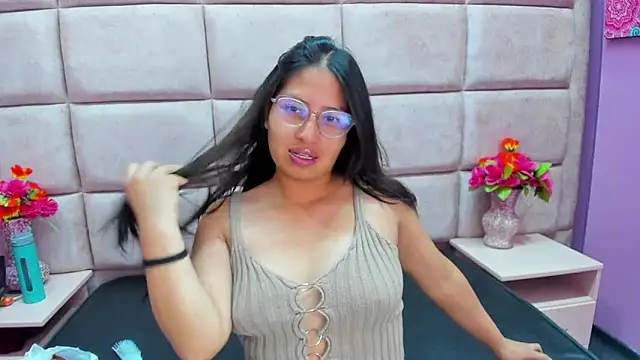 Snapshot of Miaa_Smiith_ chatting on March 19, 2025, 2:37 am Miaa Smiith  online show from March 19, 2025, 2:37 am