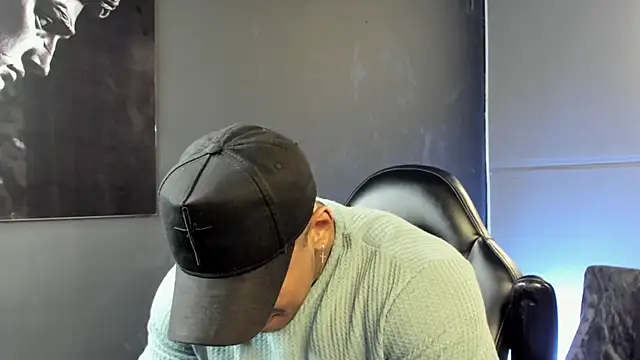 Snapshot of bradley_smith chatting on November 7, 2025, 12:37 am bradley smith online show from November 7, 2025, 12:37 am