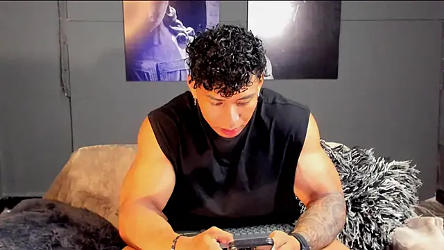 Snapshot of bradley_smith chatting on December 15, 2025, 6:30 am bradley smith online show from December 15, 2025, 6:30 am