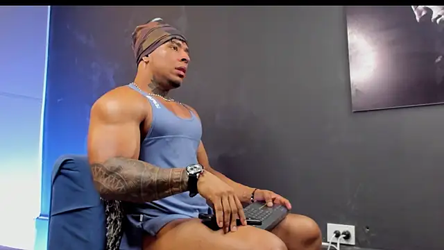 Snapshot of bradley_smith chatting on November 13, 2025, 10:35 pm bradley smith online show from November 13, 2025, 10:35 pm