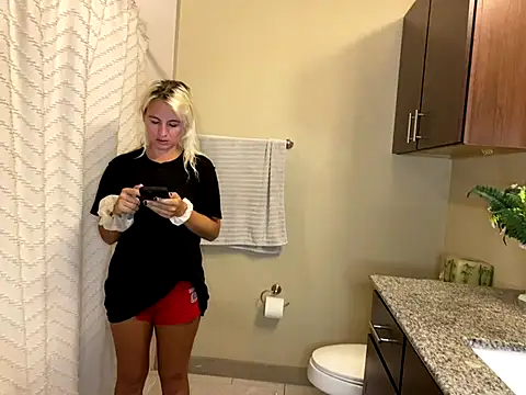 Snapshot of girlfriendmissy chatting on September 14, 2025, 8:42 pm girlfriendmissy online show from September 14, 2025, 8:42 pm