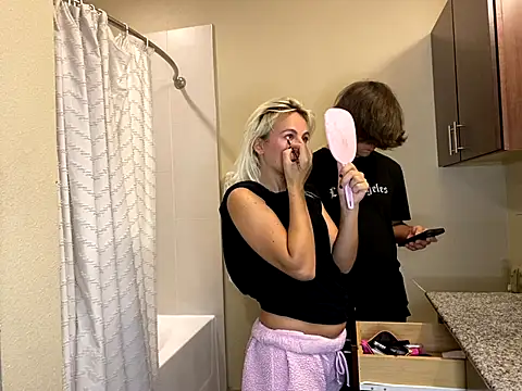 Snapshot of girlfriendmissy chatting on September 13, 2025, 10:21 pm girlfriendmissy online show from September 13, 2025, 10:21 pm