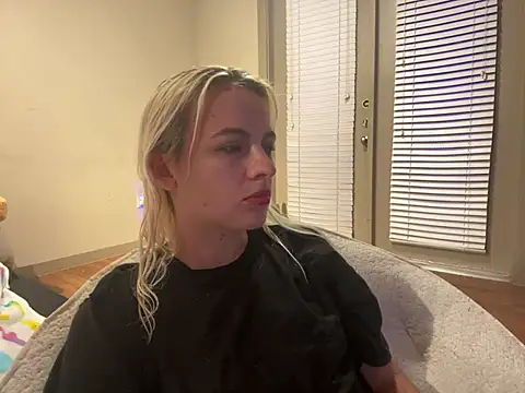 Snapshot of girlfriendmissy chatting on February 26, 2025, 3:14 am girlfriendmissy online show from February 26, 2025, 3:14 am
