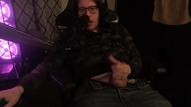 chicostick413 online show from February 13, 2026, 11:38 pm