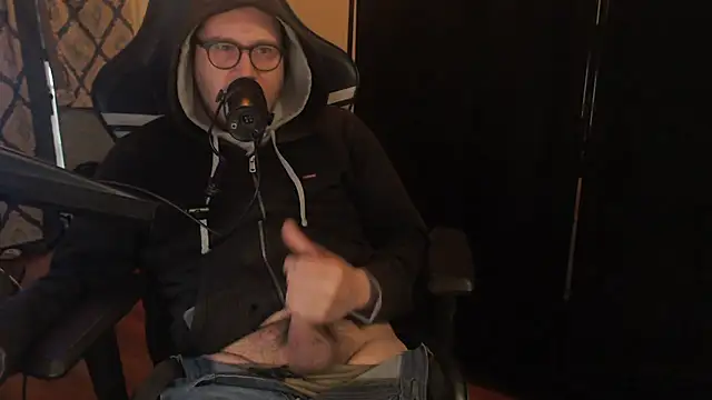 chicostick413 online show from April 6, 2026, 11:55 am