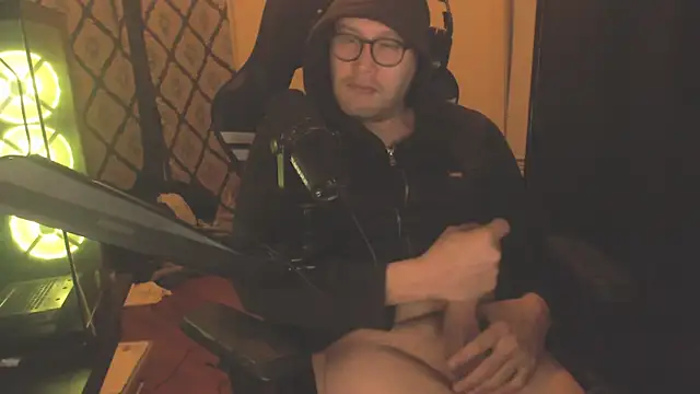 chicostick413 online show from January 14, 2026, 2:15 am