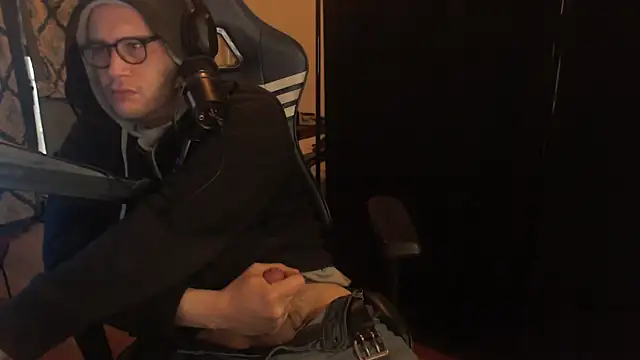 chicostick413 online show from April 1, 2026, 11:44 am