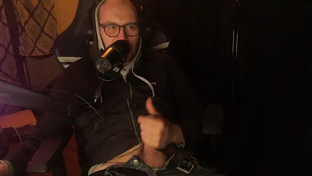 chicostick413 online show from March 5, 2026, 3:47 am