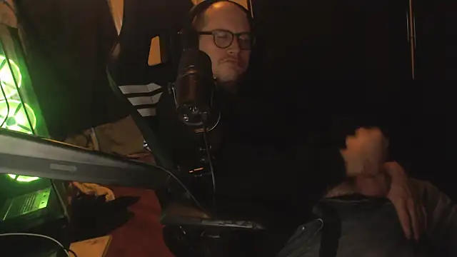 Snapshot of chicostick413 chatting on November 29, 2025, 7:58 pm chicostick413 online show from November 29, 2025, 7:58 pm