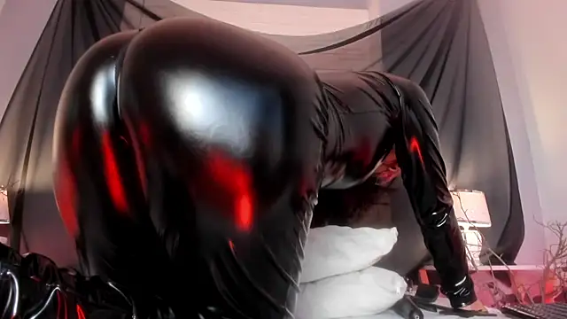 Snapshot of KylieMaxwell chatting on November 16, 2025, 8:30 am KylieMaxwell online show from November 16, 2025, 8:30 am