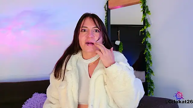 Snapshot of GilaKat chatting on February 19, 2026, 6:32 am GilaKat online show from February 19, 2026, 6:32 am