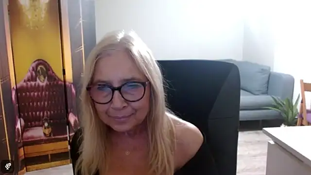 Snapshot of sofia_xkiss chatting on November 25, 2025, 3:12 pm sofia xkiss online show from November 25, 2025, 3:12 pm