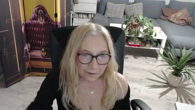 sofia xkiss online show from February 6, 2026, 2:46 pm