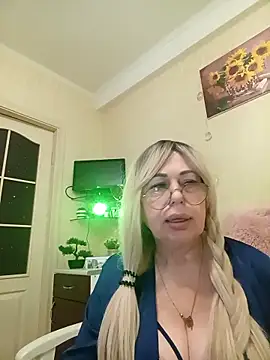 SusieNoreen online show from October 12, 2025, 12:12 am