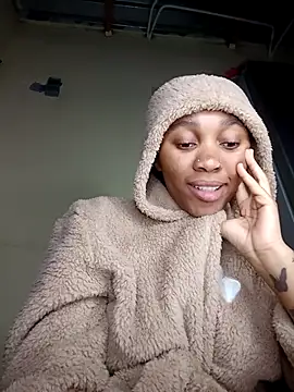 Snapshot of Shria107 chatting on October 13, 2025, 10:10 pm Shria107 online show from October 13, 2025, 10:10 pm