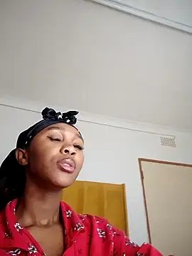 Snapshot of Shria107 chatting on October 4, 2025, 1:12 pm Shria107 online show from October 4, 2025, 1:12 pm