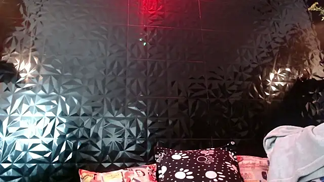 BLONDE SEXYHOT online show from October 7, 2025, 6:14 am