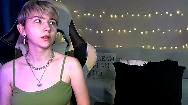 Snapshot of velvetvalkyries chatting on March 18, 2025, 5:55 pm velvetvalkyries online show from March 18, 2025, 5:55 pm