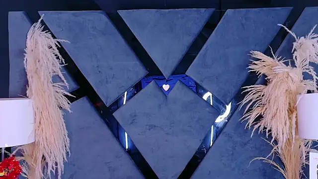 KylieWhite online show from September 18, 2025, 1:25 pm