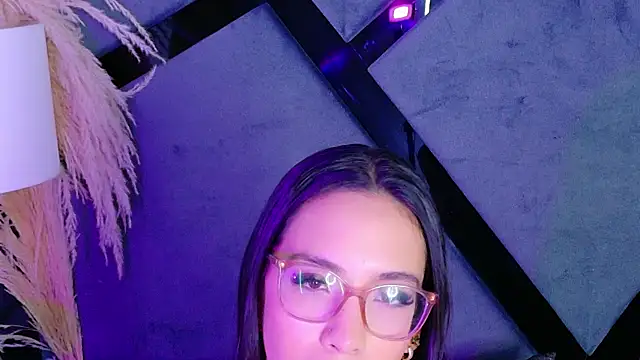 KylieWhite online show from October 4, 2025, 4:19 pm