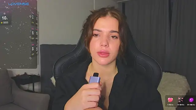 Snapshot of adrianawow1 chatting on October 8, 2025, 9:15 pm adrianawow1 online show from October 8, 2025, 9:15 pm