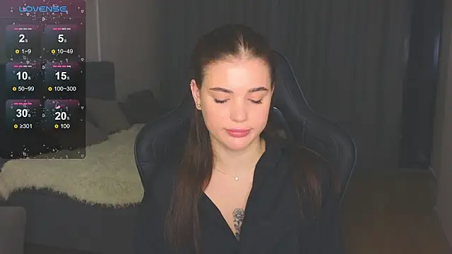 adrianawow1 online show from October 31, 2025, 1:35 am