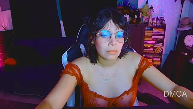 Drea Foox online show from April 7, 2026, 3:19 am