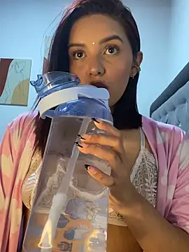 Snapshot of Melanyprada chatting on November 15, 2025, 4:38 am Melanyprada online show from November 15, 2025, 4:38 am