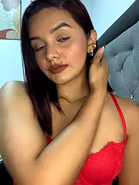 Snapshot of Melanyprada chatting on November 28, 2025, 4:23 am Melanyprada online show from November 28, 2025, 4:23 am