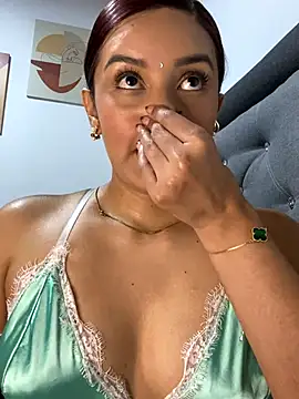 Snapshot of Melanyprada chatting on November 16, 2025, 4:28 am Melanyprada online show from November 16, 2025, 4:28 am