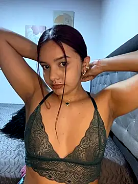 Snapshot of Melanyprada chatting on December 14, 2025, 9:26 am Melanyprada online show from December 14, 2025, 9:26 am