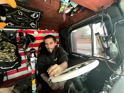 XMeF10 online show from December 5, 2025, 7:45 pm