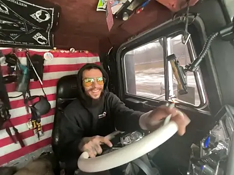 XMeF10 online show from December 4, 2025, 2:49 pm