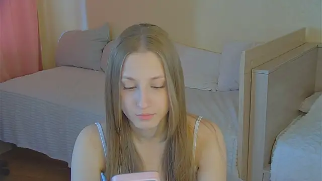 Snapshot of BritneyCruze chatting on May 6, 2026, 9:35 am BritneyCruze online show from May 6, 2026, 9:35 am