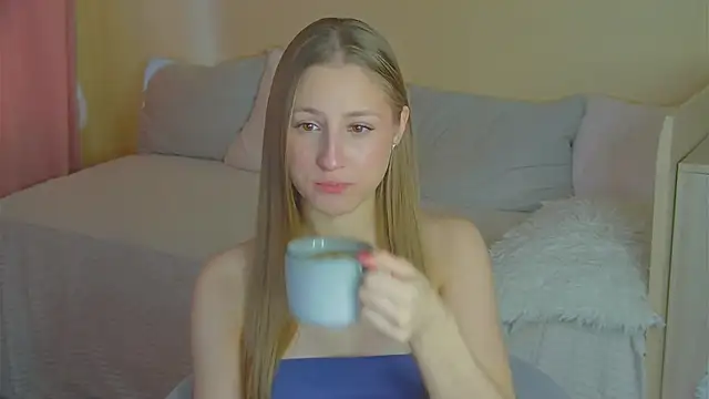 BritneyCruze online show from November 28, 2025, 9:09 am