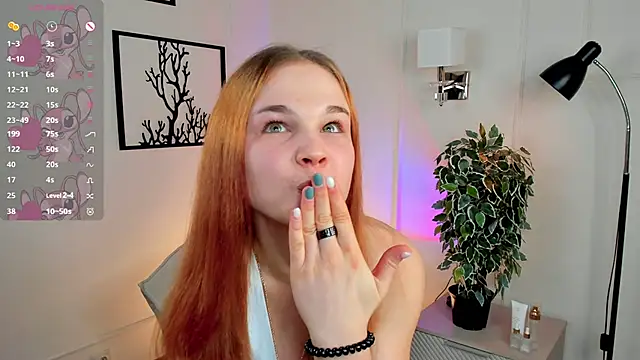 Snapshot of OdetteHarwick chatting on March 18, 2025, 9:32 pm OdetteHarwick online show from March 18, 2025, 9:32 pm